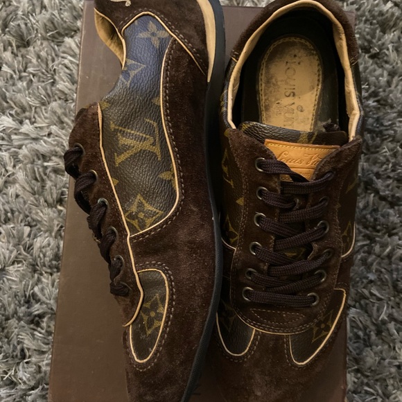 Louis Vuitton Sneakers - Picture 2 of 15